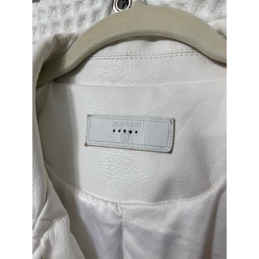 Blank NYC White Embroidered Floral Vegan Leather Moto Jacket Sz Med - Picture 5 of 10